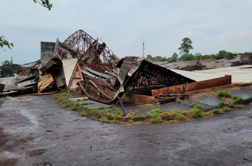 Temporal atinge Cascavel e deixa rastros de destruição