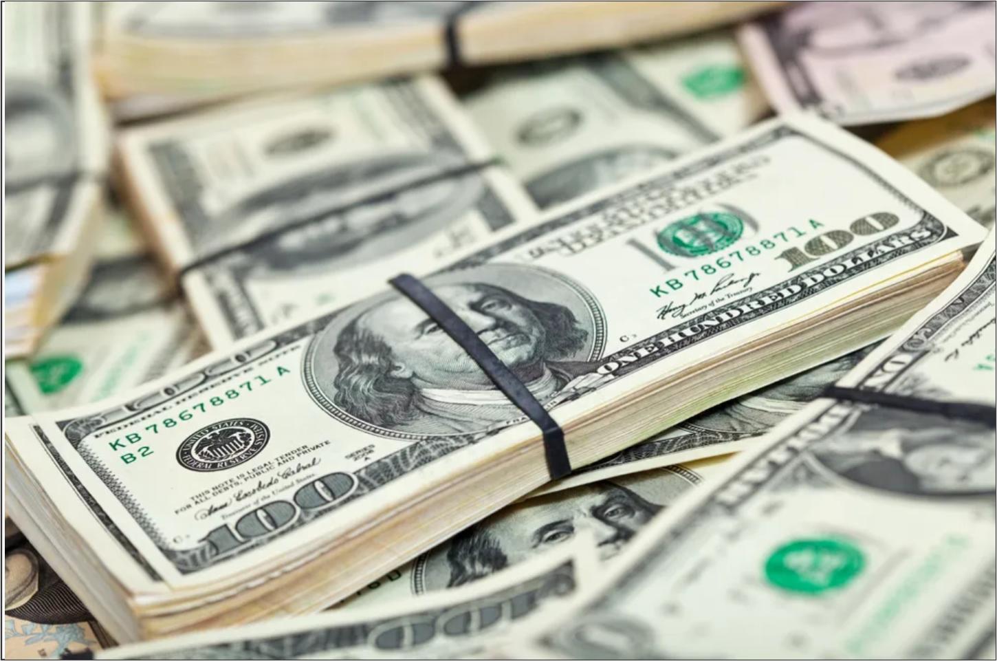 Bolsa fecha acima dos 133 mil pontos pela 1ª vez na hitória e dolar cai a R$ 4,82