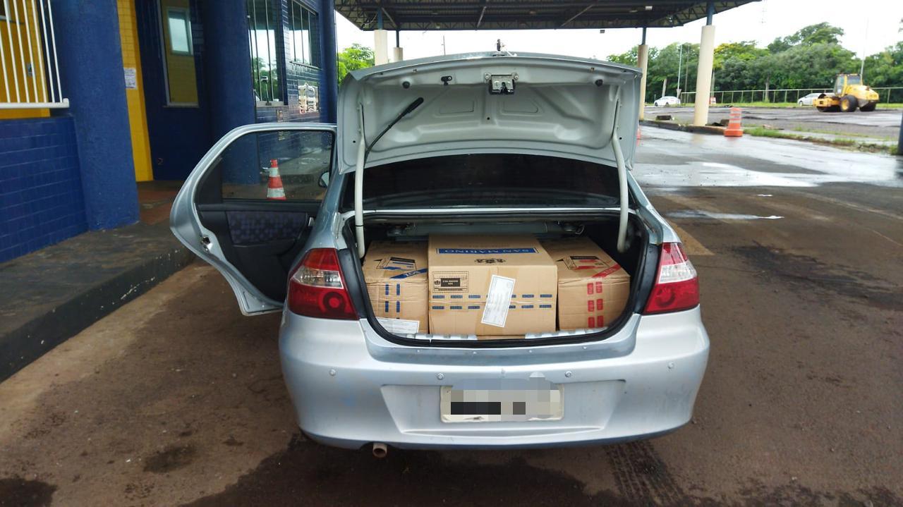 Em ações distintas, PRF apreende carro carregado com cigarros contrabandeados e Skunk em Guaíra