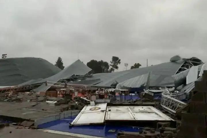 Tempestade arrasta avião e derruba telhado causando 13 mortes na Argentina