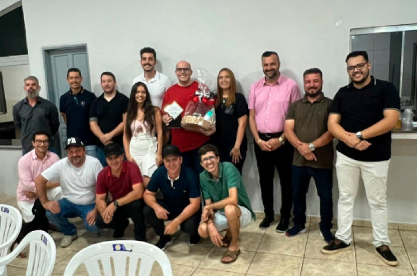 Emocionante Homenagem ao Dr. Felipe: Reconhecimento pelo Dedicado Período em Iporã.