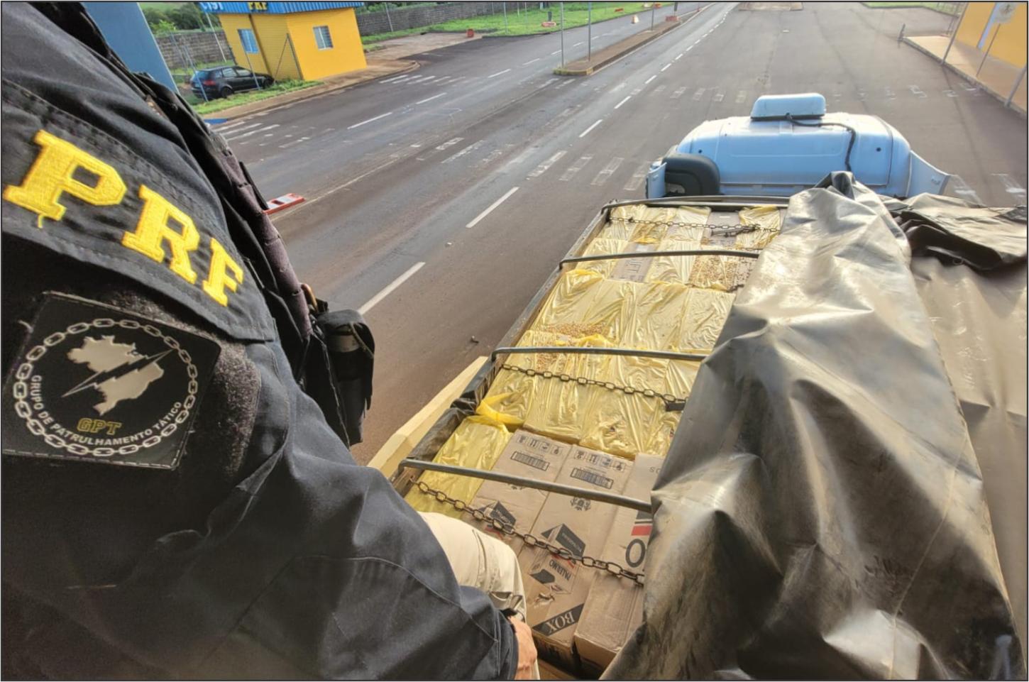 Polícia Rodoviária Federal apreende meio milhão de cigarros na fronteira