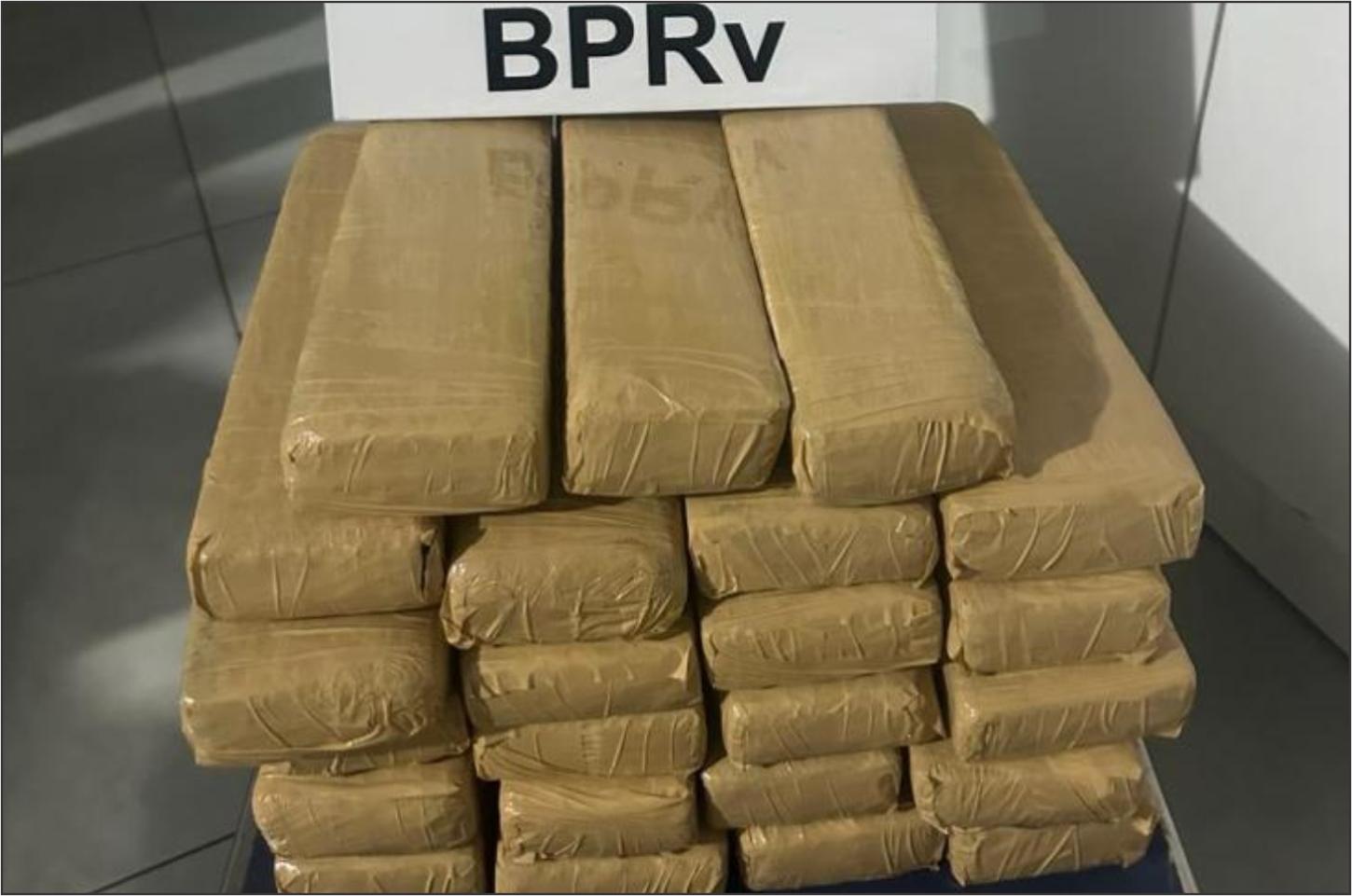 Passageiro é preso transportando 14,4 kg de maconha em ônibus durante Operação da Polícia Rodoviária em Iporã