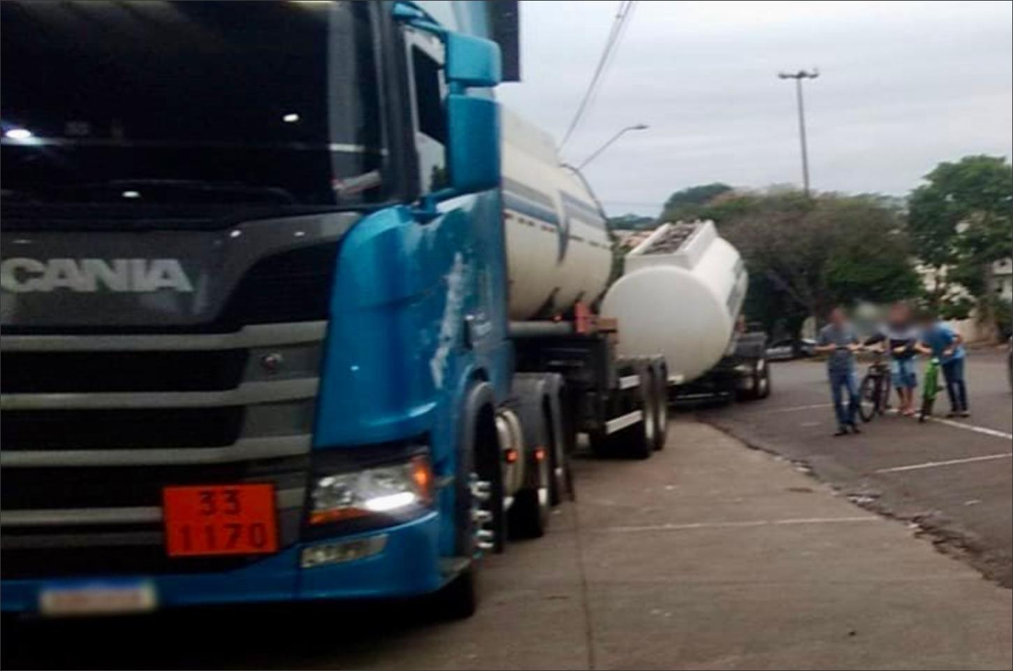 Caminhão Solta Tanque em Posto de Gasolina em Iporã