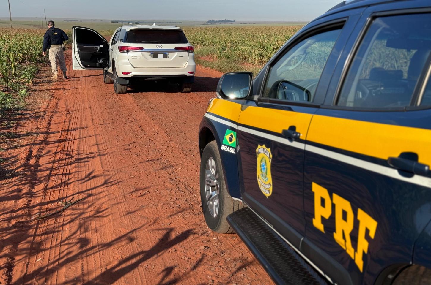 PRF Recupera Hilux Roubada no Rio de Janeiro em Terra Roxa.