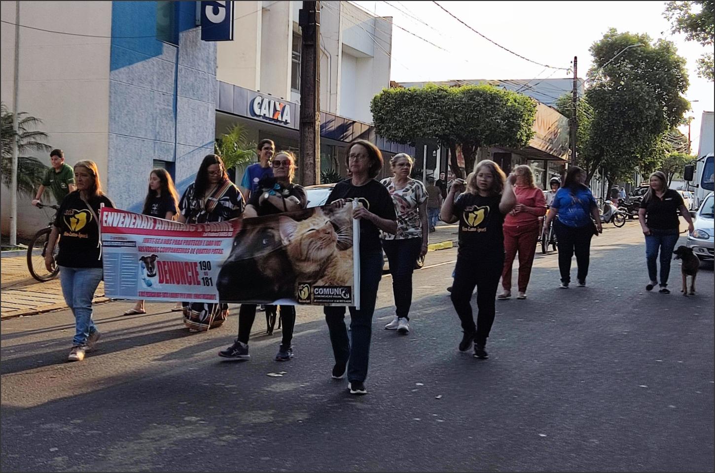 Manifestação Contra Envenenamento de Animais mobiliza Iporã na Primeira Cãominhada
