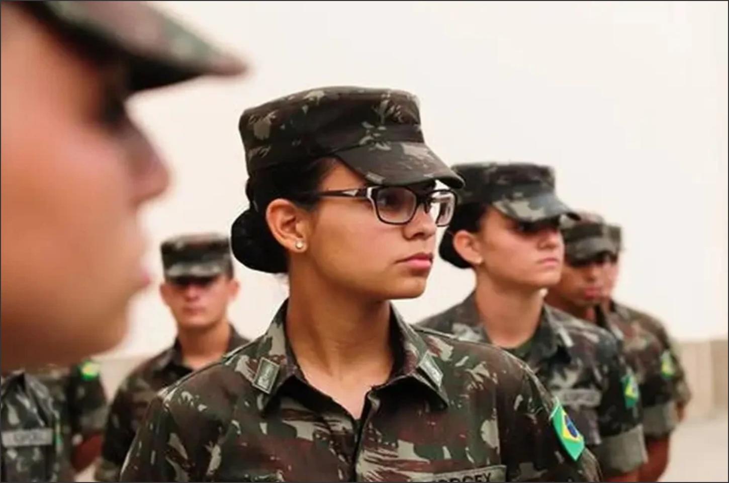 Mulheres poderão se alistar no serviço militar aos 18 anos