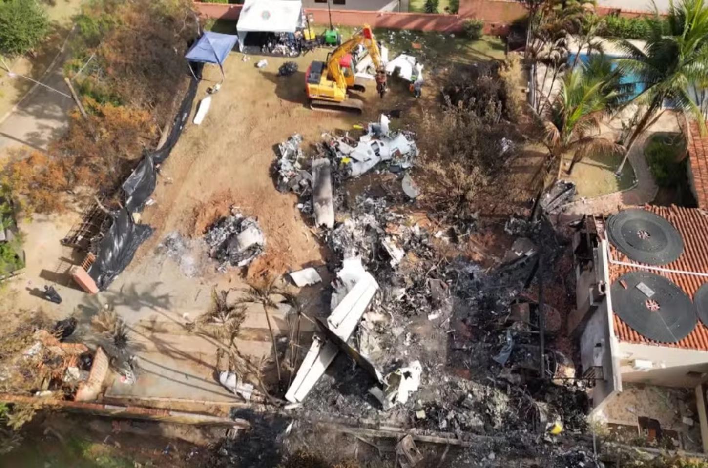 Posição de corpos indica que passageiros podem ter sido avisados sobre queda de avião em Vinhedo, dizem peritos