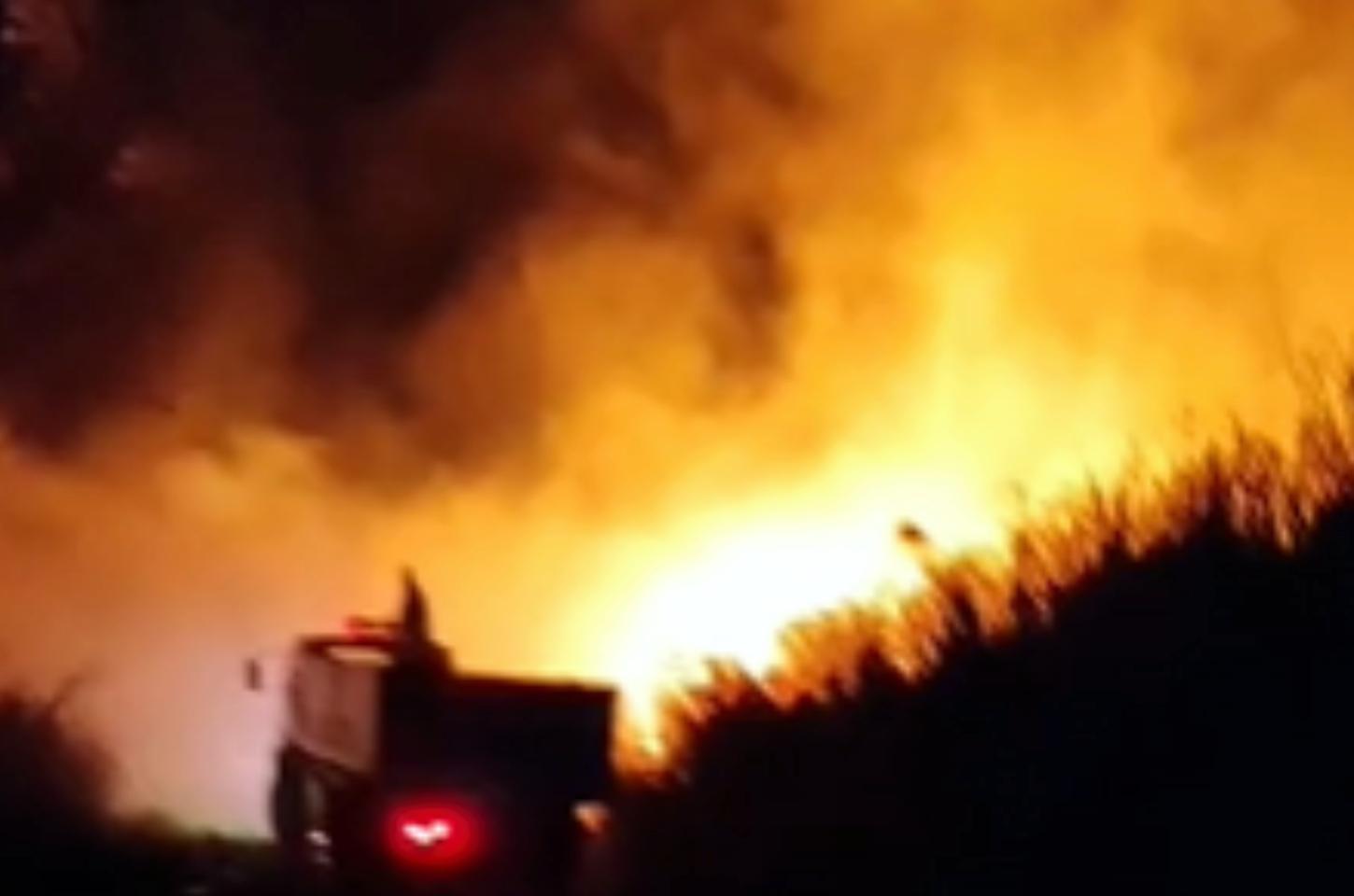 Possível incêndio criminoso devasta plantações na área rural de Iporã, Altônia, Pérola, Nova Esperança e Cafezal do Sul se unem para combater o fogo