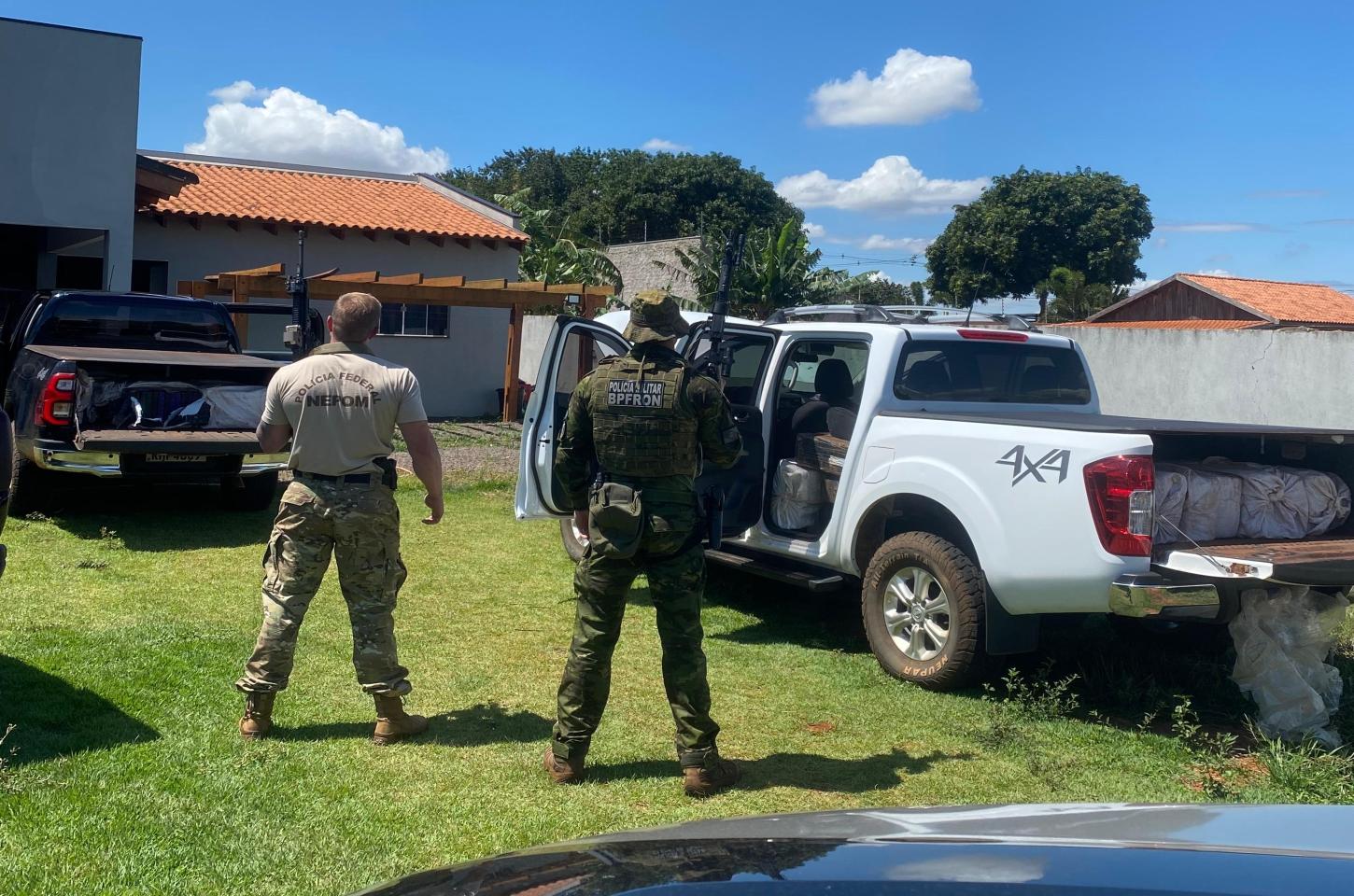 BPFRON apreende mais de uma tonelada de maconha e recupera veículos roubados em Iporã .