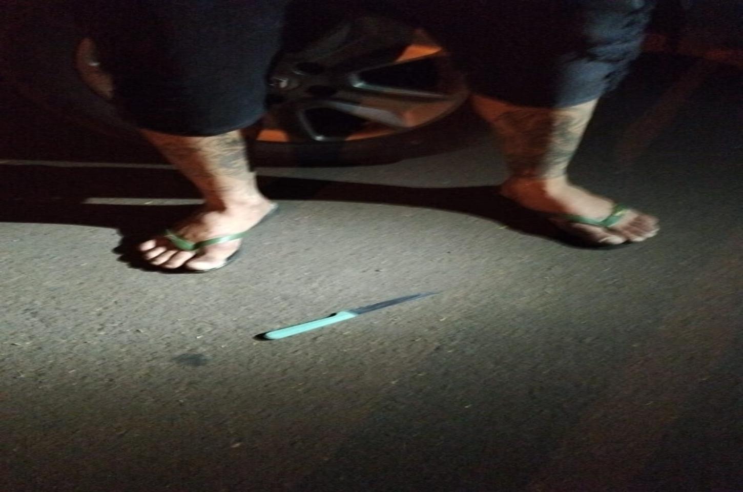Homem de 26 Anos Atacado com Faca em Pérola