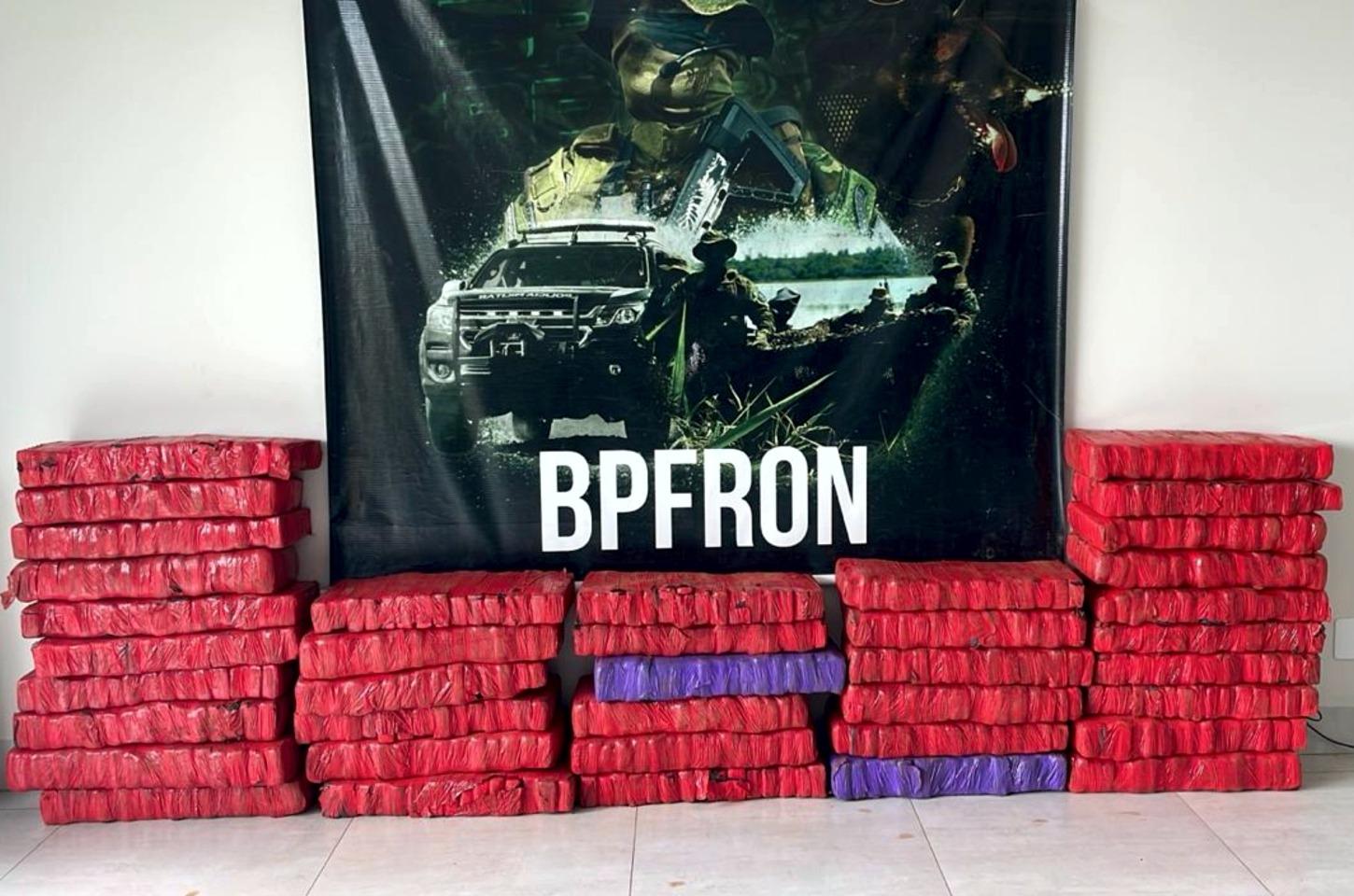 BPFRON apreende mais de 300 kg de maconha em operação na PR-323