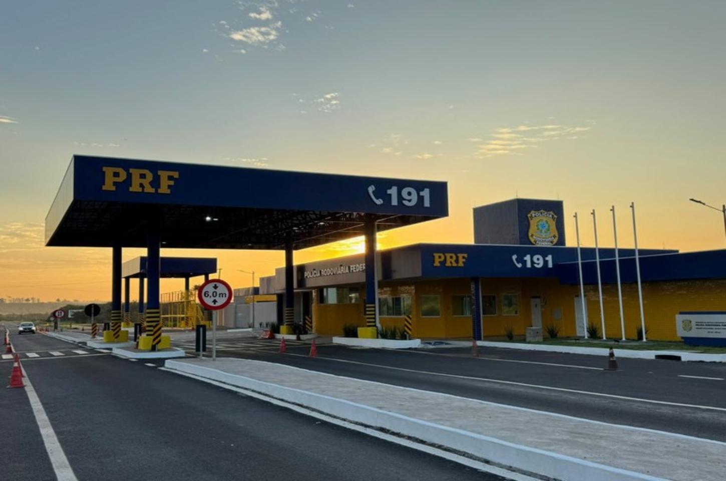 Nova base da PRF em Alto Paraíso homenageia policial e fortalece fiscalização na fronteira