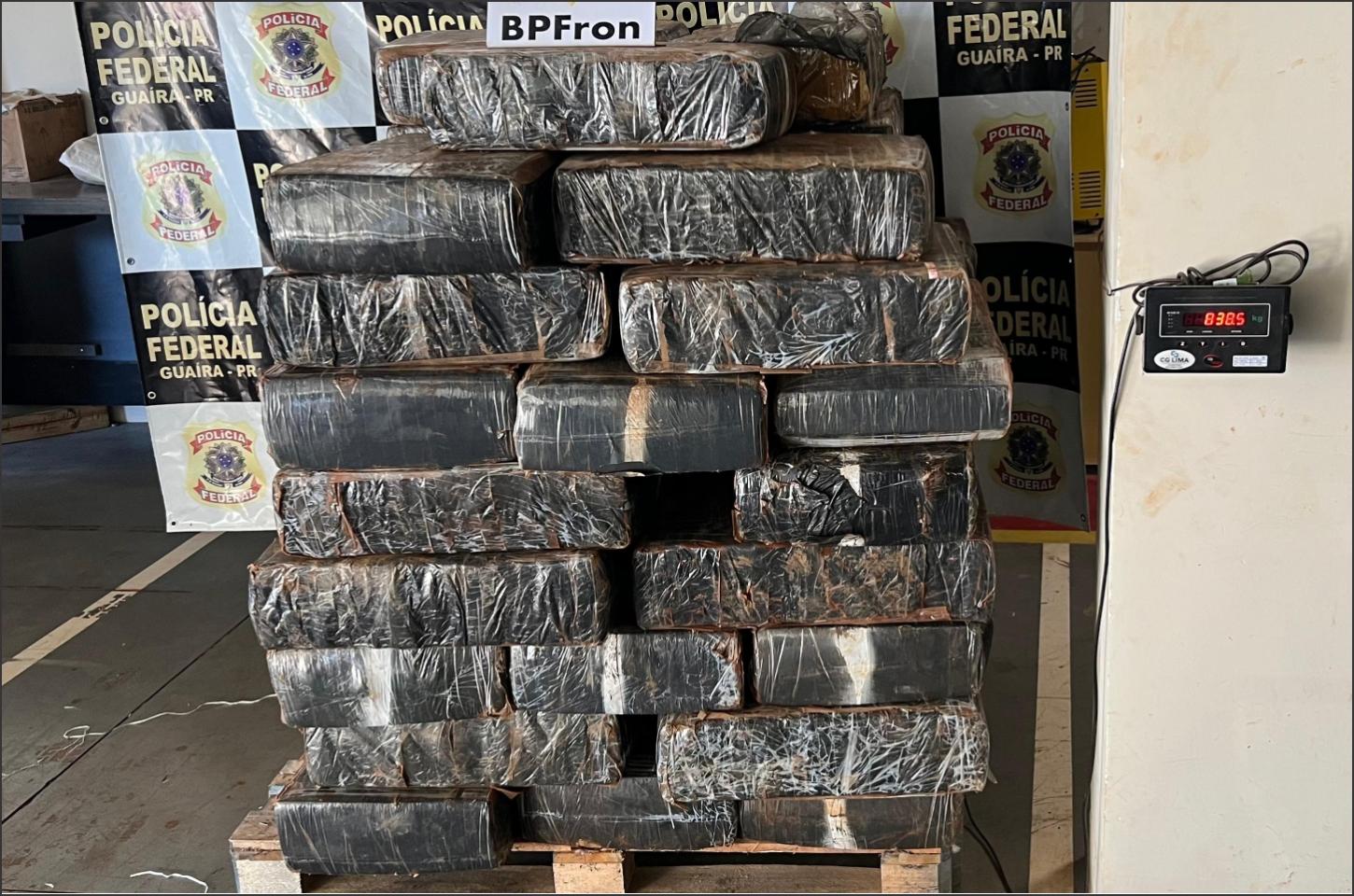 BPFRON e Polícia Federal apreendem 838 kg de maconha e prendem suspeito em Altônia