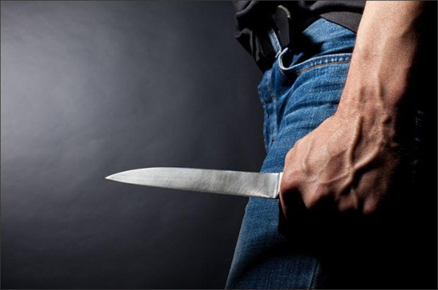Ex-marido tenta atacar mulher com faca e é contido por vizinhos em cena dramática em Alto Paraíso