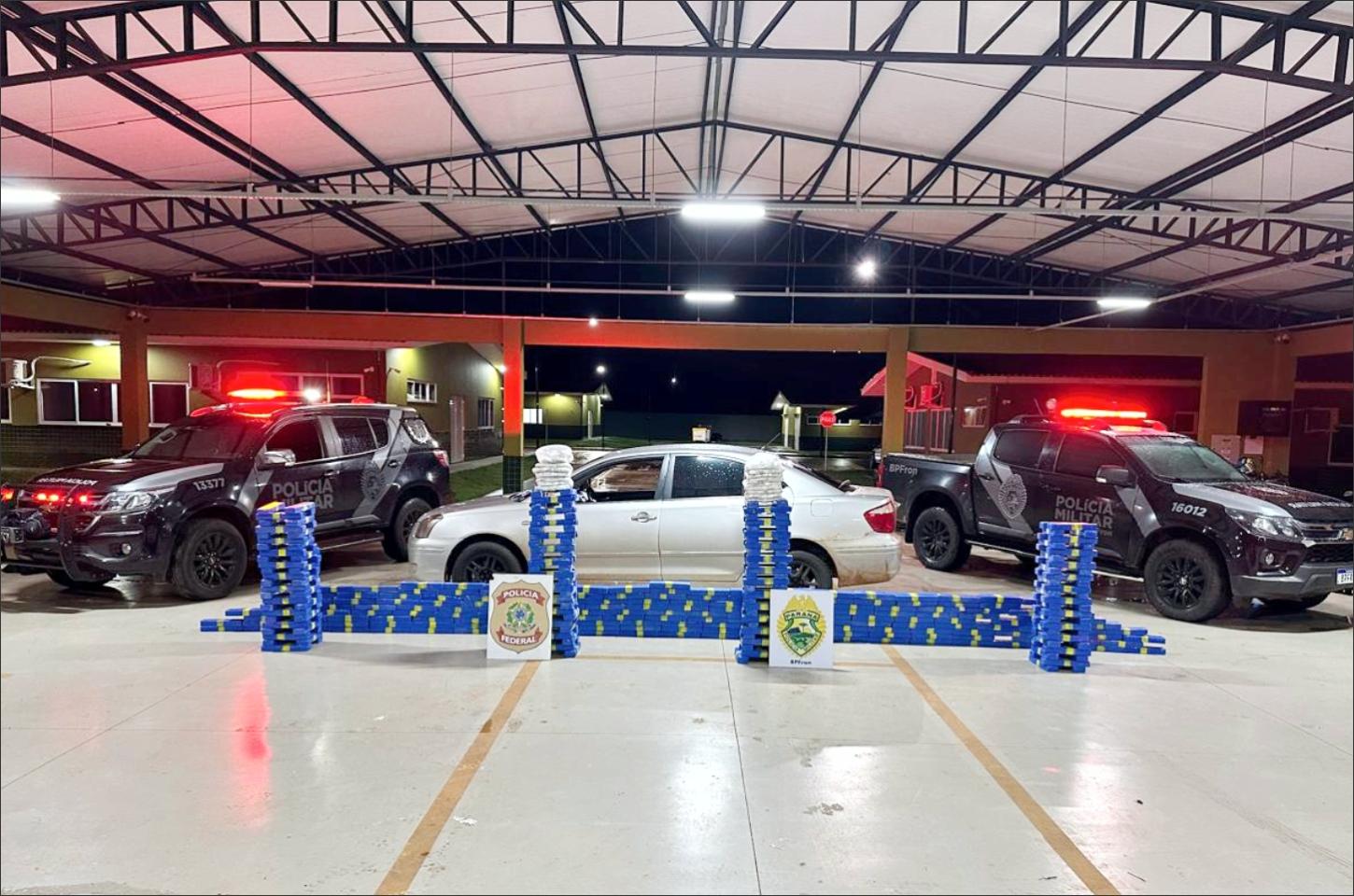 BPFRON e Polícia Federal apreendem 432 kg de drogas e prendem homem com mandado de prisão em Guaíra-PR