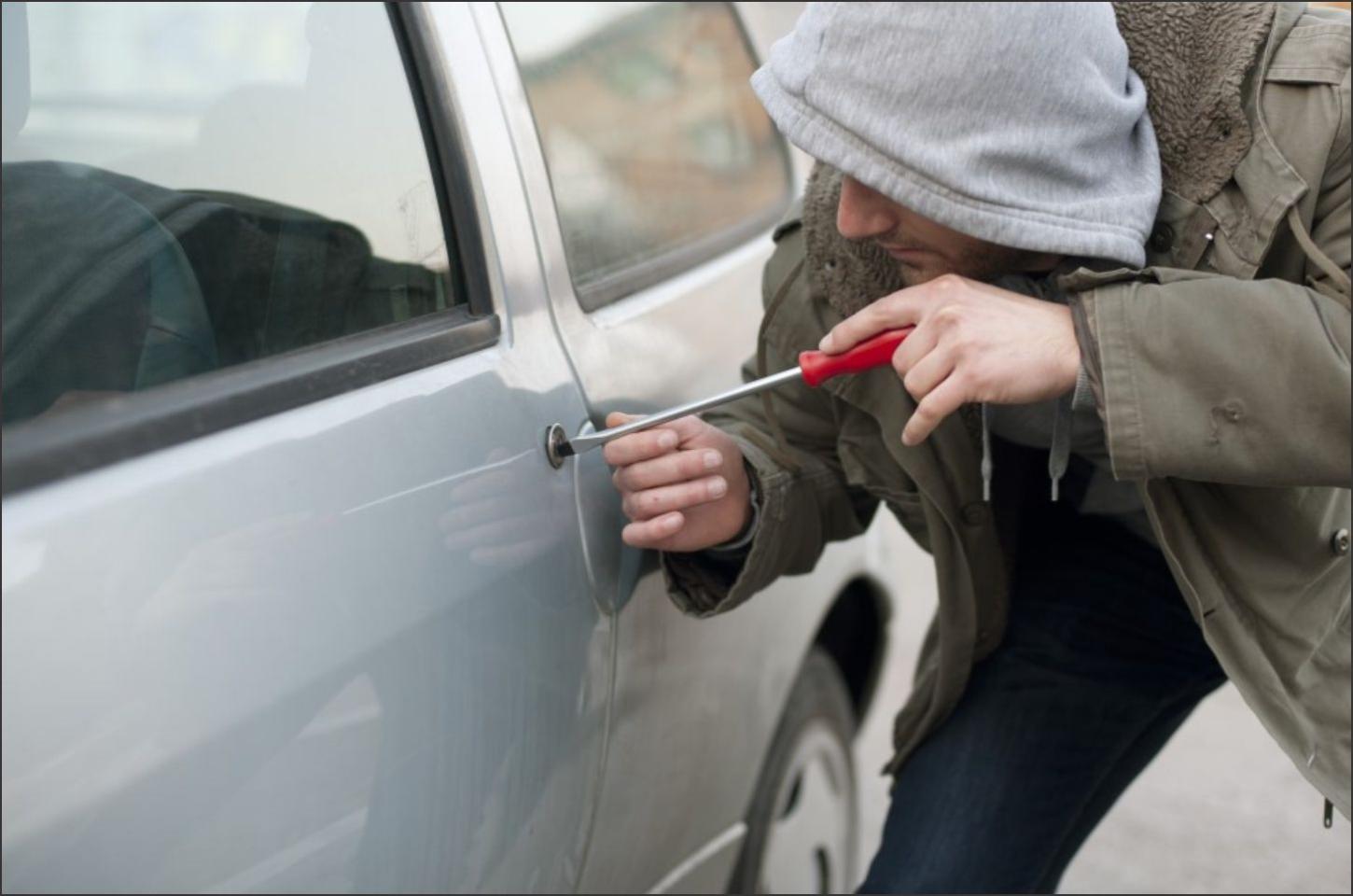 Idoso de 77 anos tem carro furtado em plena luz do dia em Francisco Alves