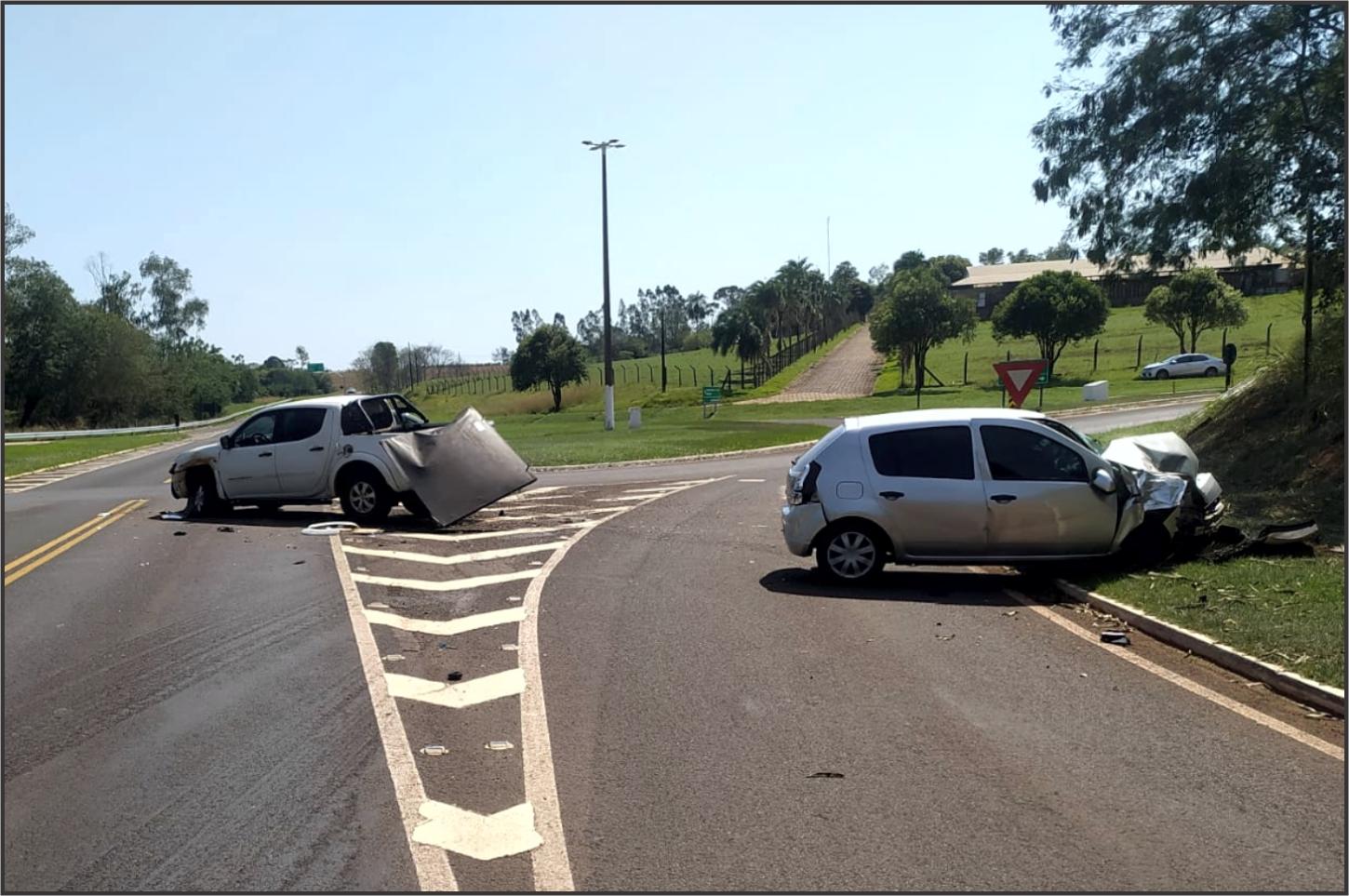 Acidente entre caminhonete e automóvel deixa dois feridos em Alto Piquiri