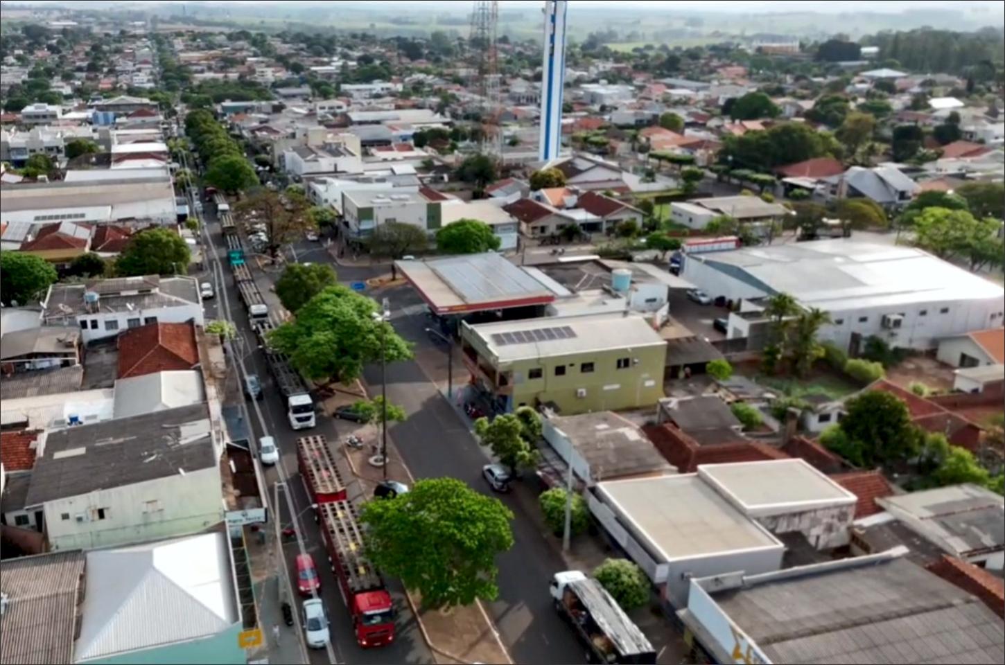 Carreata com 17 carretas marca a chegada de 517 bovinos e anima o setor econômico de Iporã