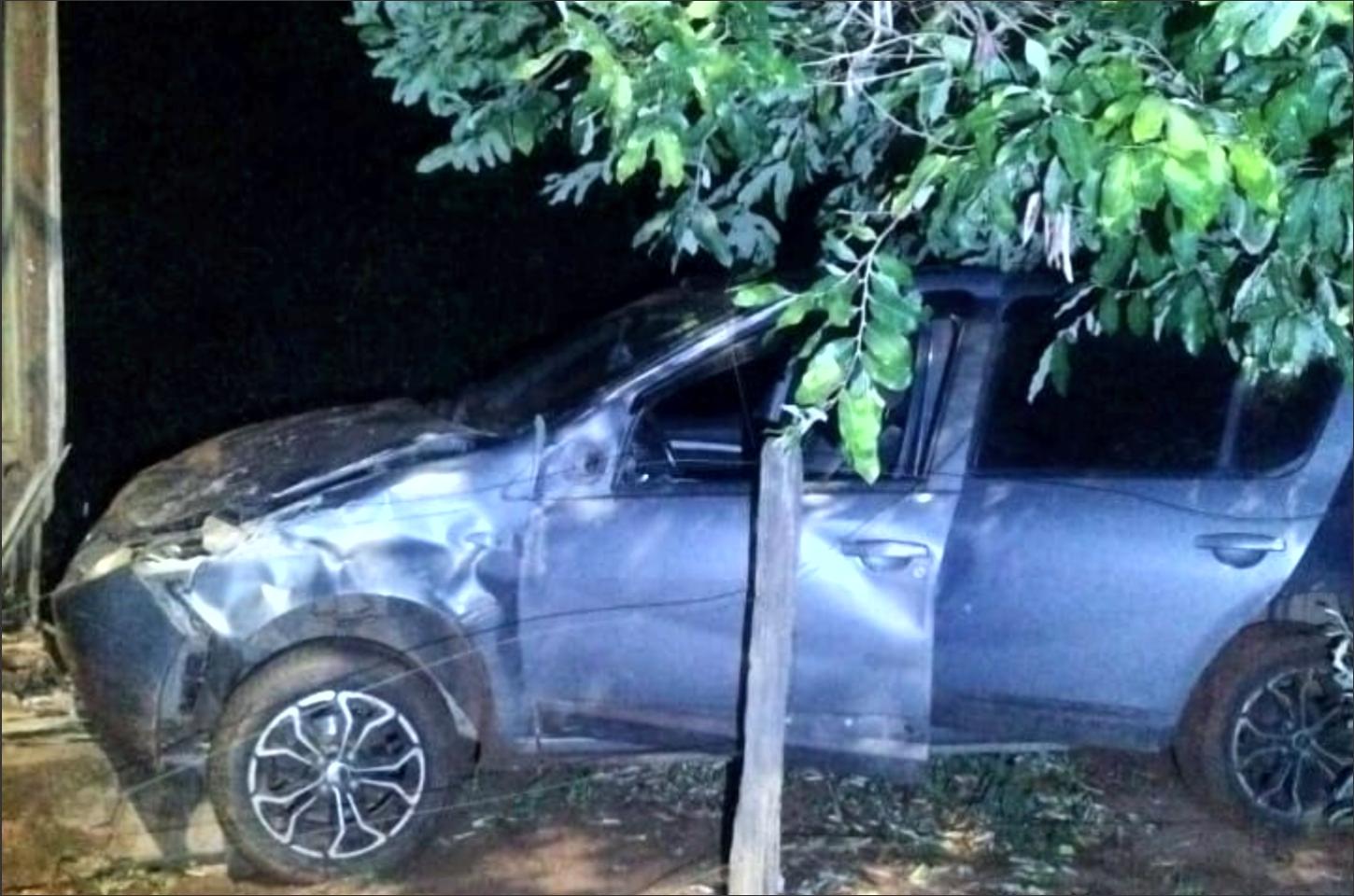 Homem é preso após ameaçar ex-companheira e colidir veículo contra sua residência em Saltinho do Oeste