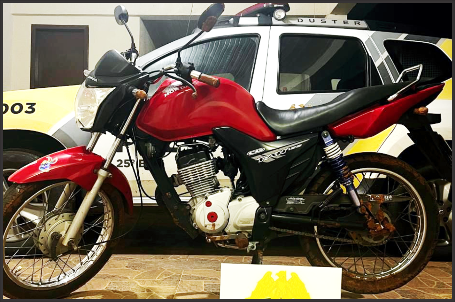 Adolescente foge da PM com motocicleta irregular e acaba atolado em vala em Cafezal do Sul