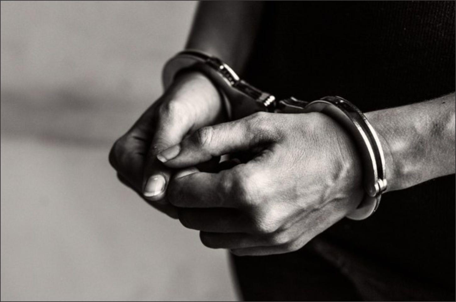 Homem é preso por descumprir medida protetiva após invadir casa da avó em Altônia