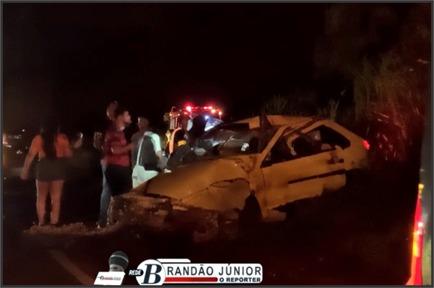 Colisão entre caminhonete e Gol deixa um morto e um ferido grave na PR-323 entre Cafezal do Sul e Perobal