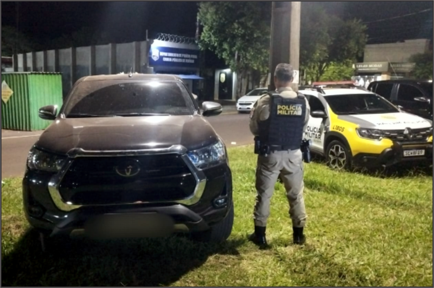 Condutor é preso com caminhonete clonada e veículo com alerta de furto
