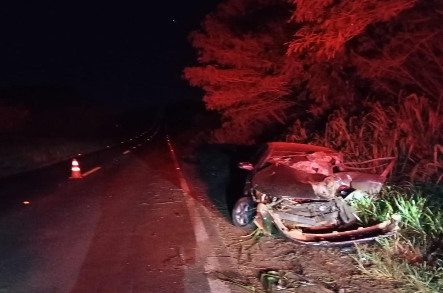 Grave acidente envolve três veículos e deixa dois homens em estado grave na PR-496, em Terra Roxa