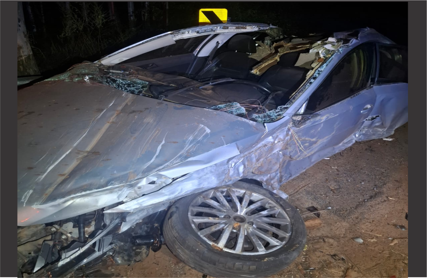 Motorista fica ferido após carro sair da pista e bater contra árvores entre Altônia e São Jorge do Patrocínio
