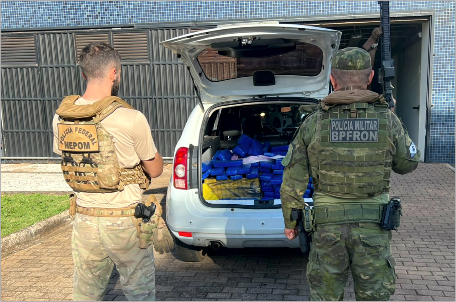 BPFRON e Polícia Federal apreendem quase 200 quilos de maconha e prendem homem em Terra Roxa