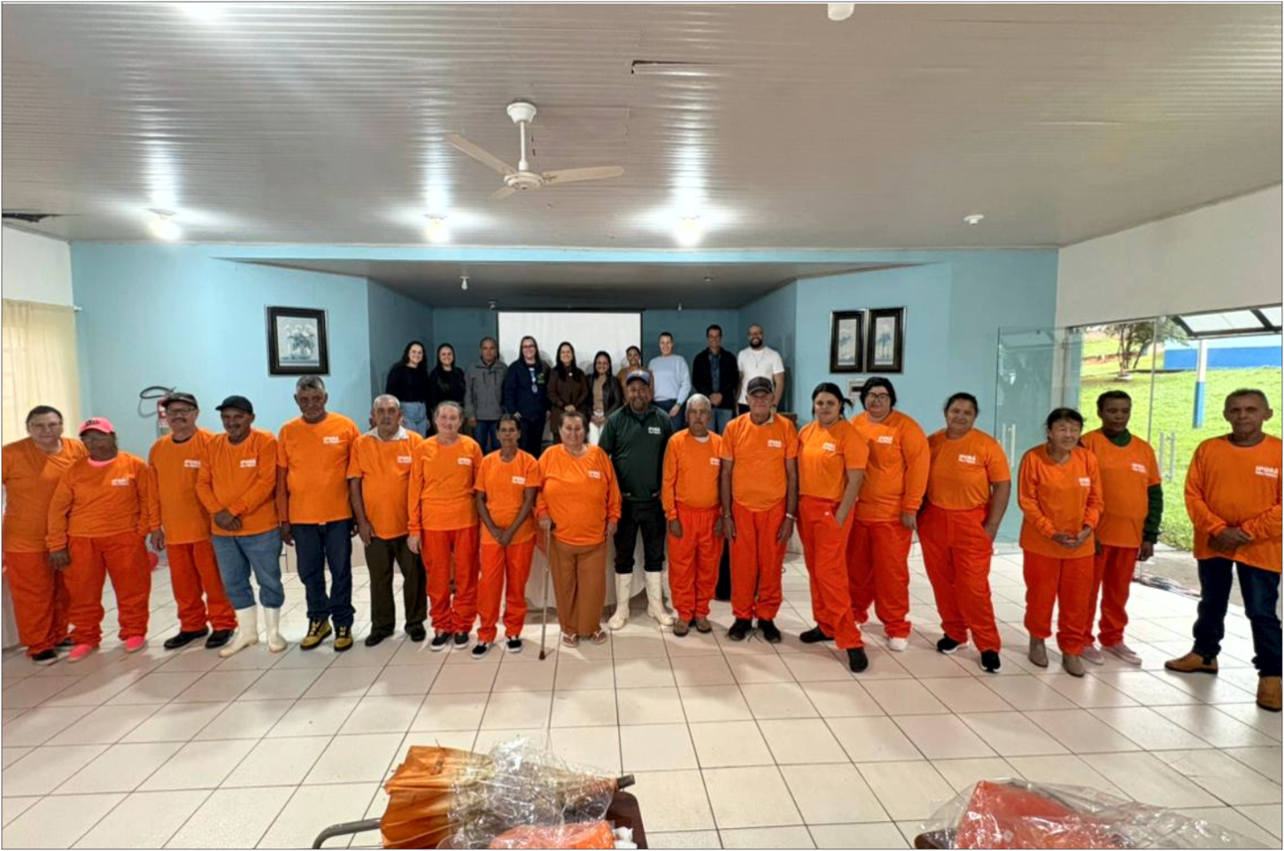 Prefeitura homenageia garis com encontro especial e entrega de kits em celebração ao Dia do Gari