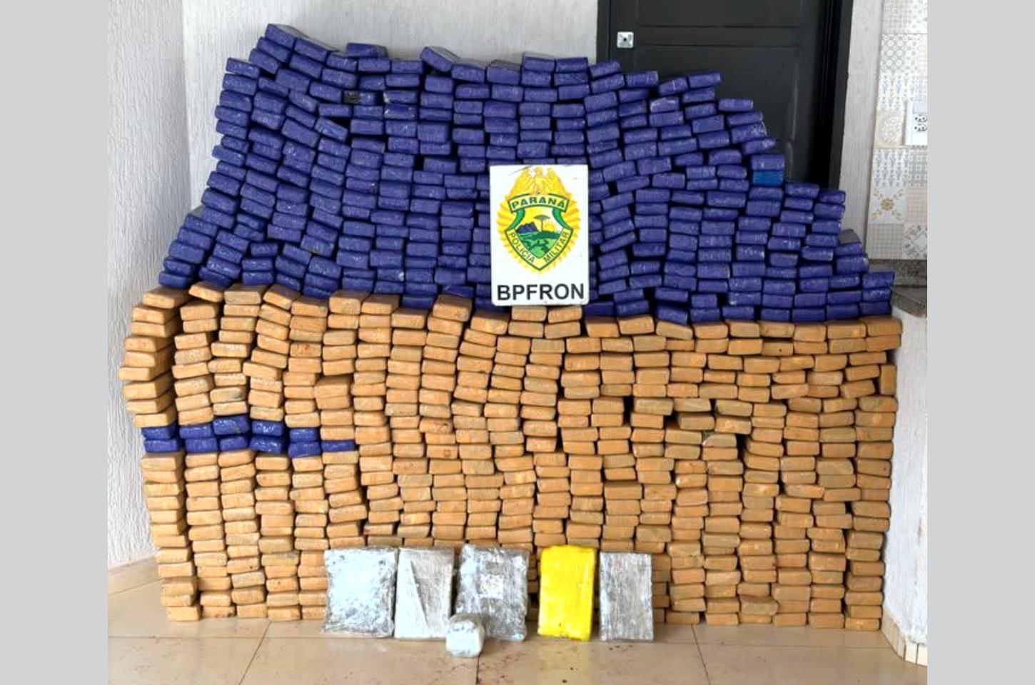 BPFRON apreende mais de meia tonelada de drogas e causa prejuízo de R$ 1,18 milhão ao crime organizado na PR-323 em Iporã
