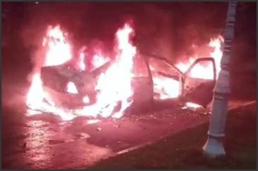 Veículo pega fogo após confusão e polícia apura circunstâncias do incêndio