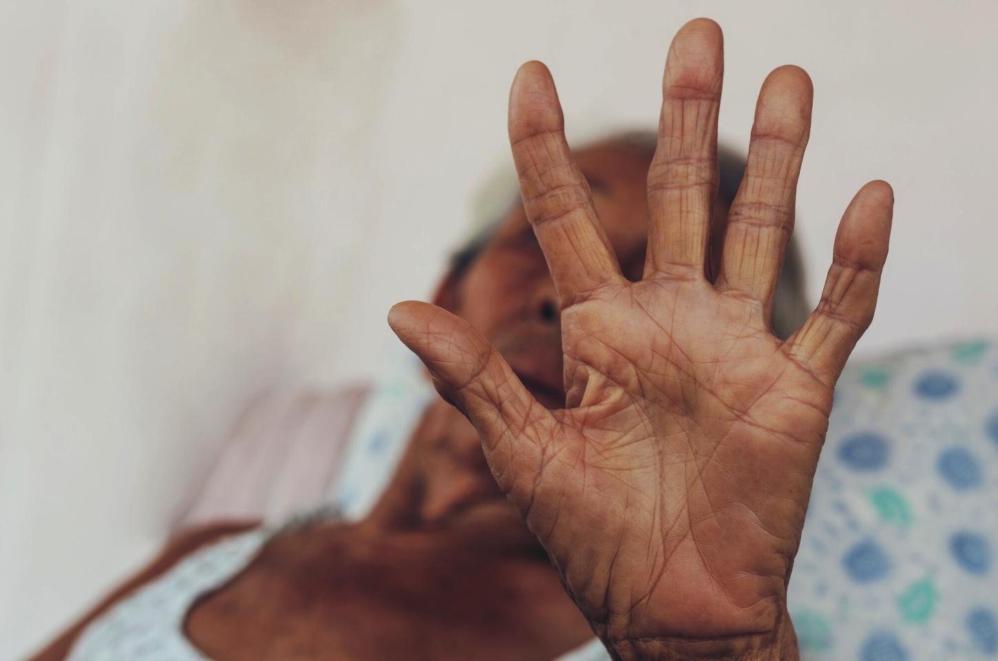 Homem é preso após agredir, ameaçar e causar danos à residência de idosa de 78 anos em Altônia