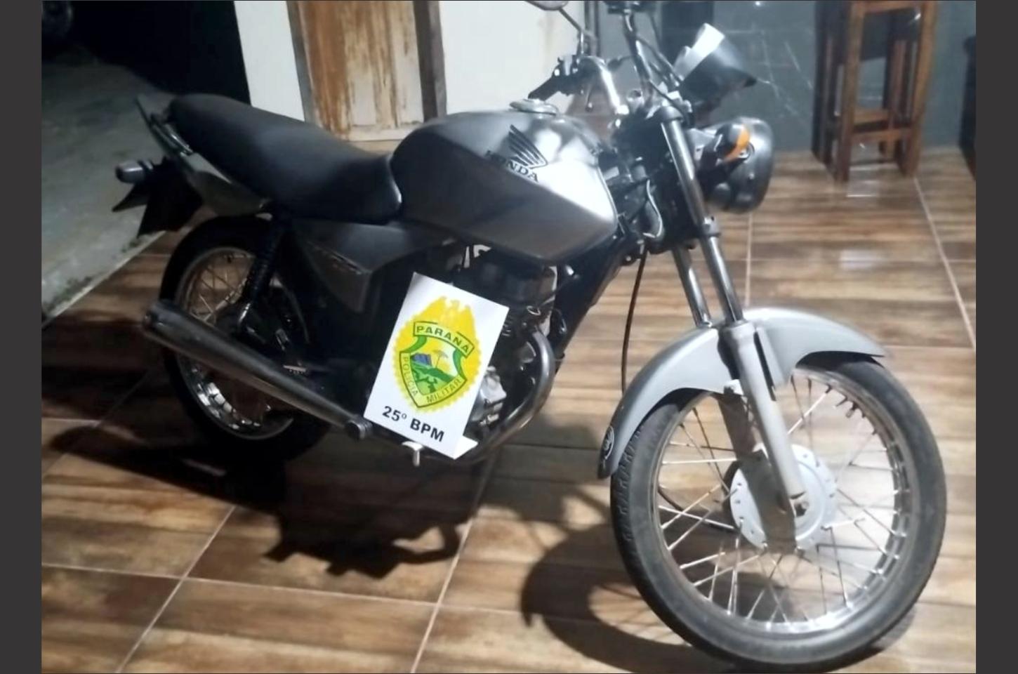 Adolescente de 17 anos é flagrado pilotando moto com escapamento irregular e veículo é apreendido