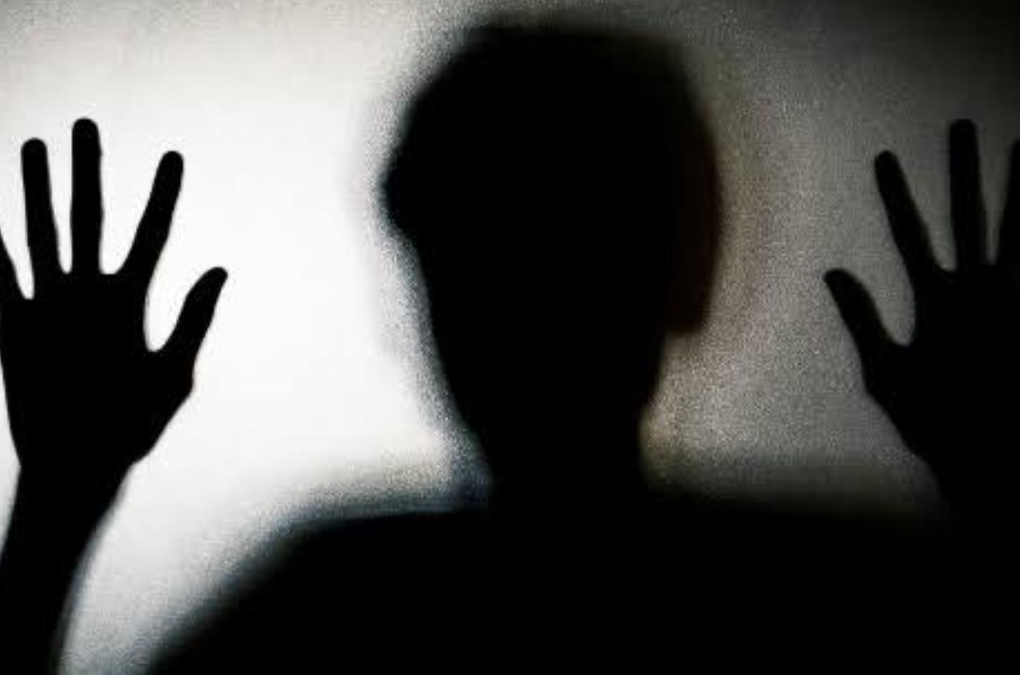 Homem é preso após manter jovem e bebê em cárcere privado e tentar fugir com as vítimas
