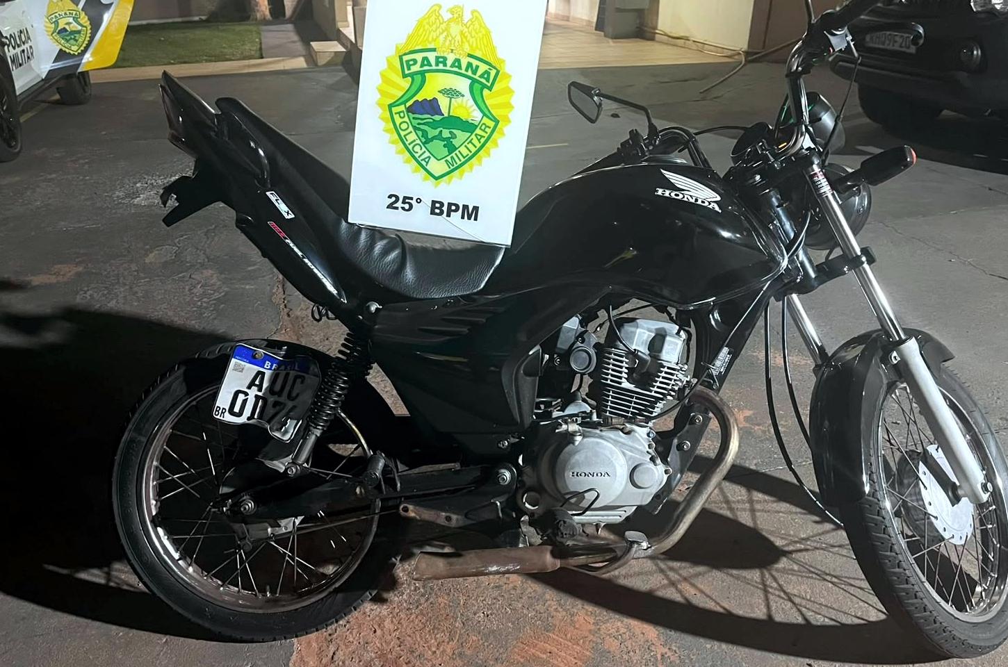 Jovem sem CNH é detido após fugir da Polícia Militar e colidir motocicleta contra viatura em Iporã