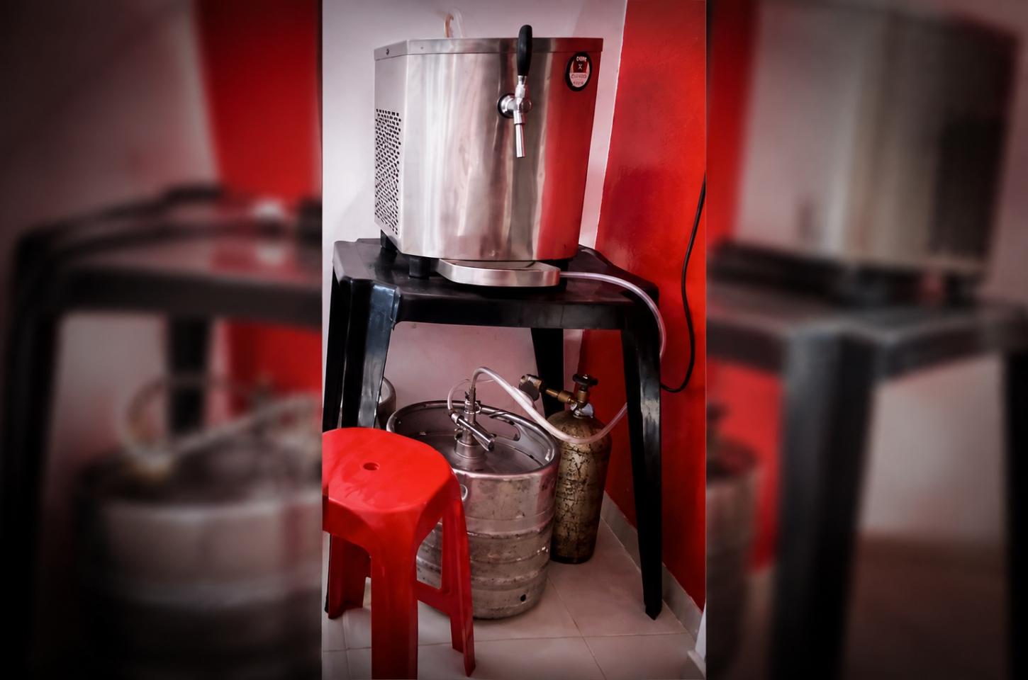 Criminosos arrombam pastelaria e furtam chopeira, equipamentos e alimentos durante a madrugada