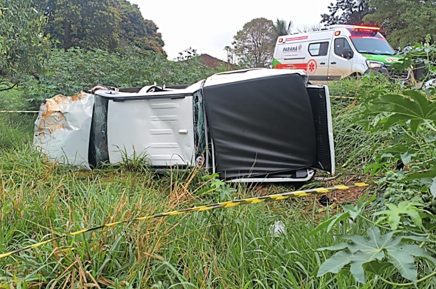 Homem de 38 anos morre após caminhonete capotar na zona rural de Perobal