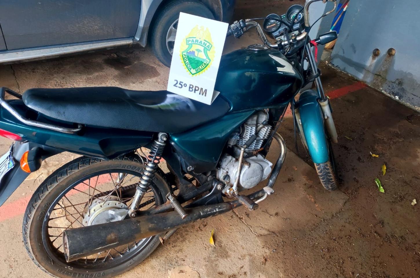 Operação Cascata apreende droga e motocicleta com sinais adulterados em Perobal