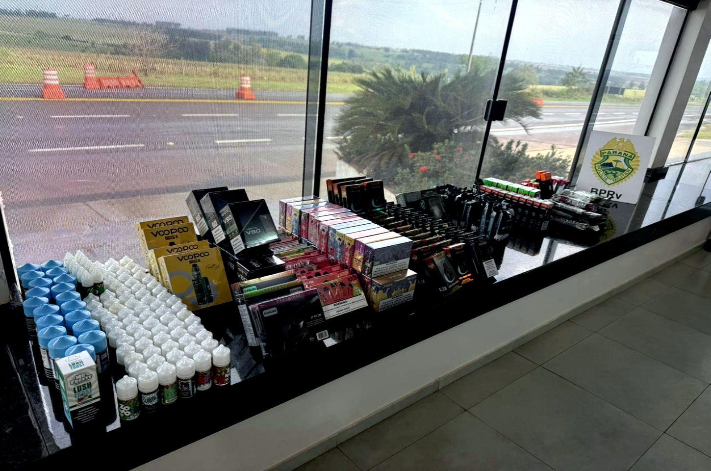 ROTAM apreende 470 cigarros eletrônicos e essências para vape na PR-323, em Perobal