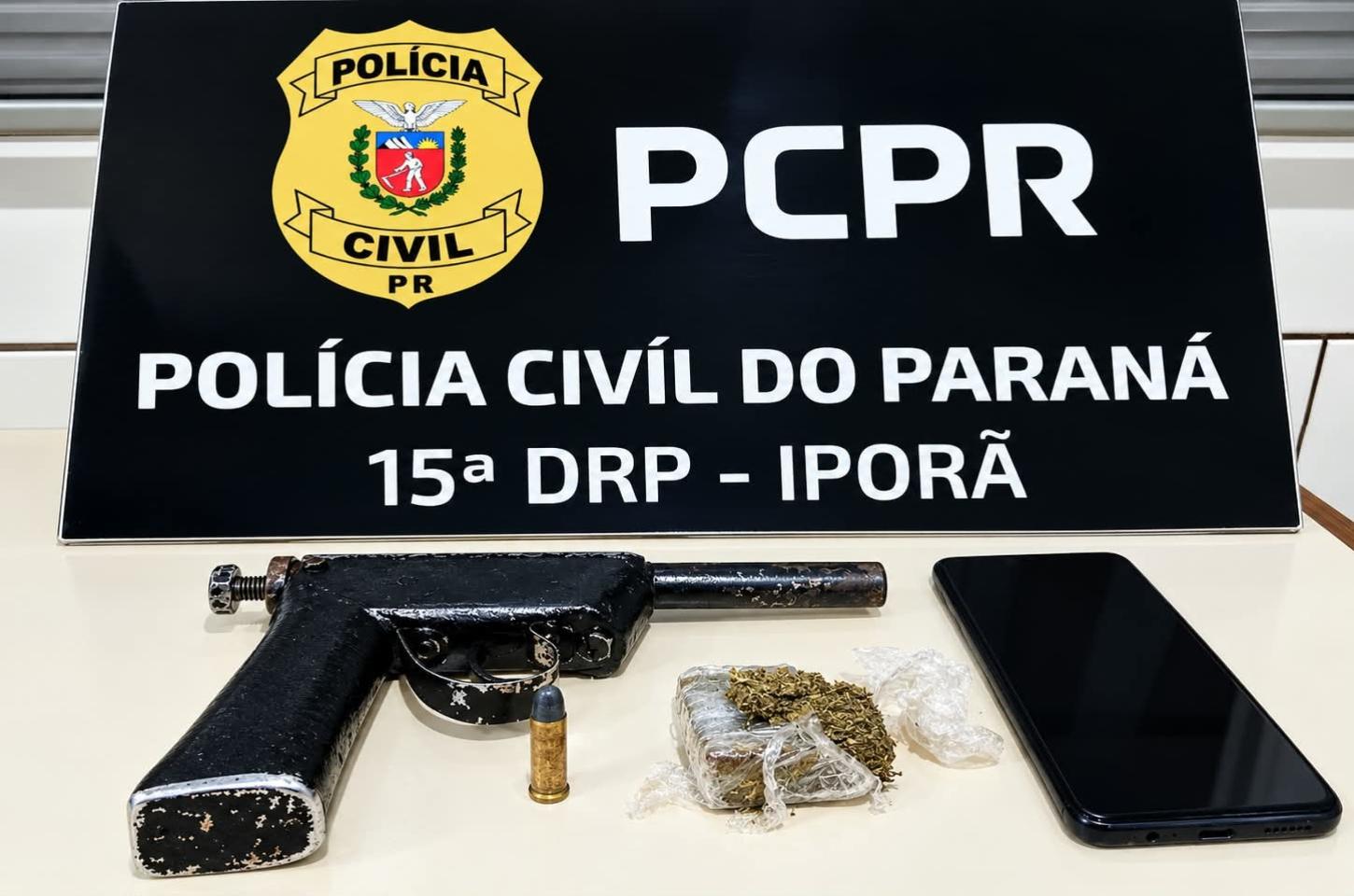Homem é preso por tráfico e extorsão após cobrar R$ 10 mil por dívida de R$ 600