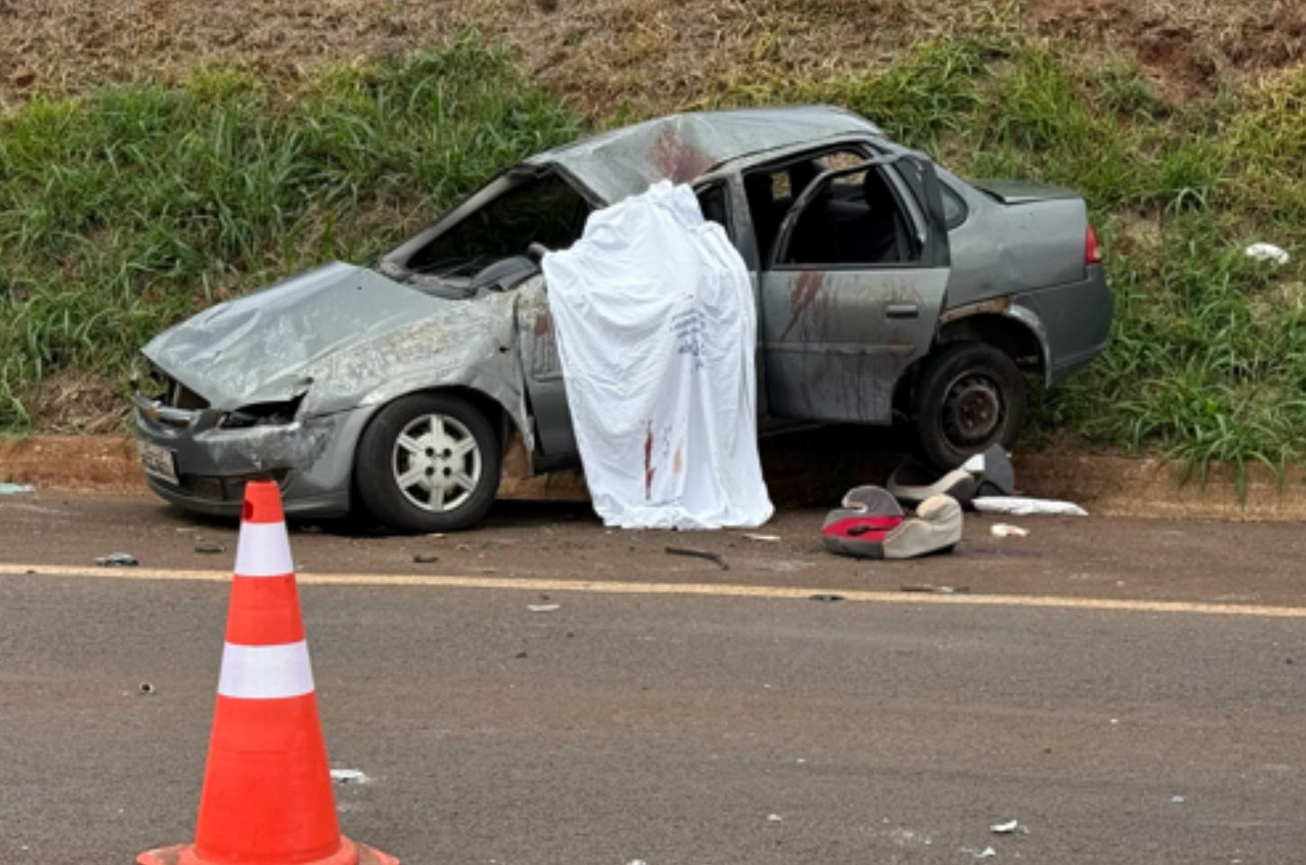 Homem morre e três pessoas ficam feridas após capotamento na PRC-272, em Francisco Alves