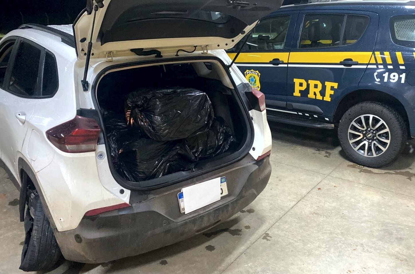 PRF apreende mais de 150 kg de maconha e prende homem após tentativa de atropelamento