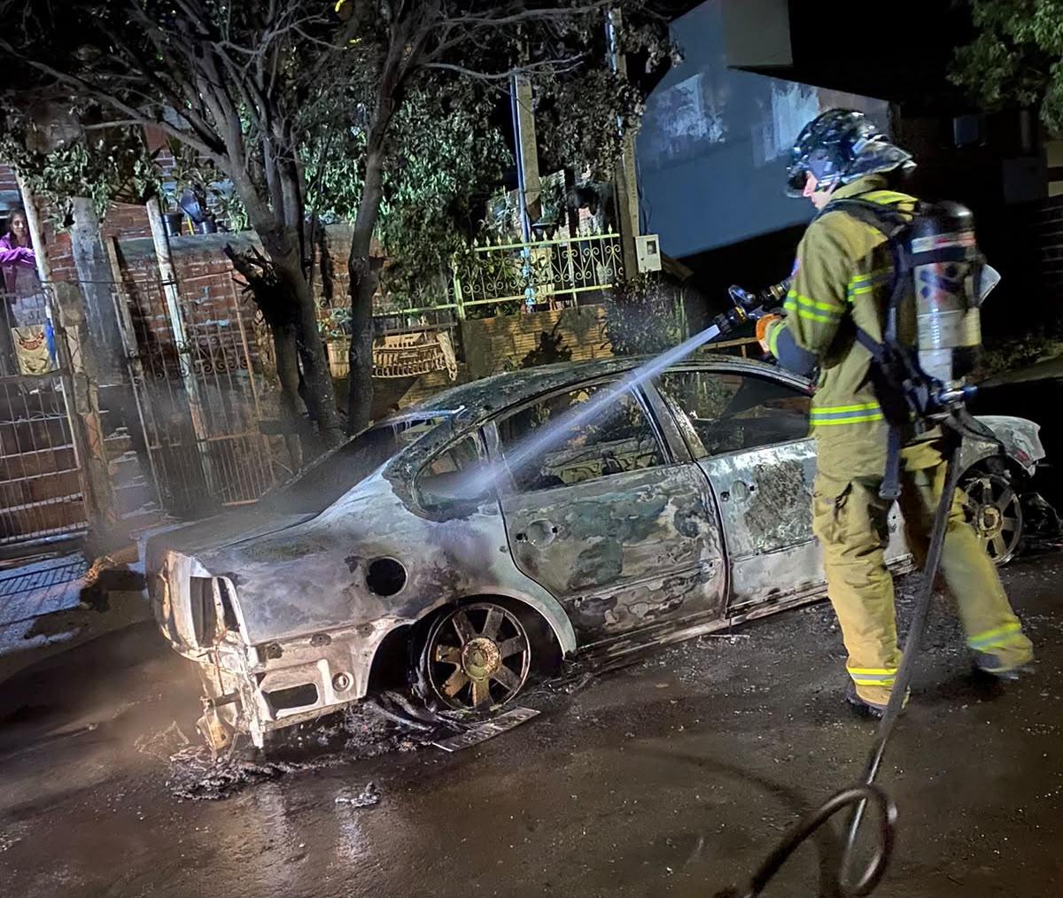 Passat é atingido por incêndio em Altônia e proprietário suspeita de ação criminosa