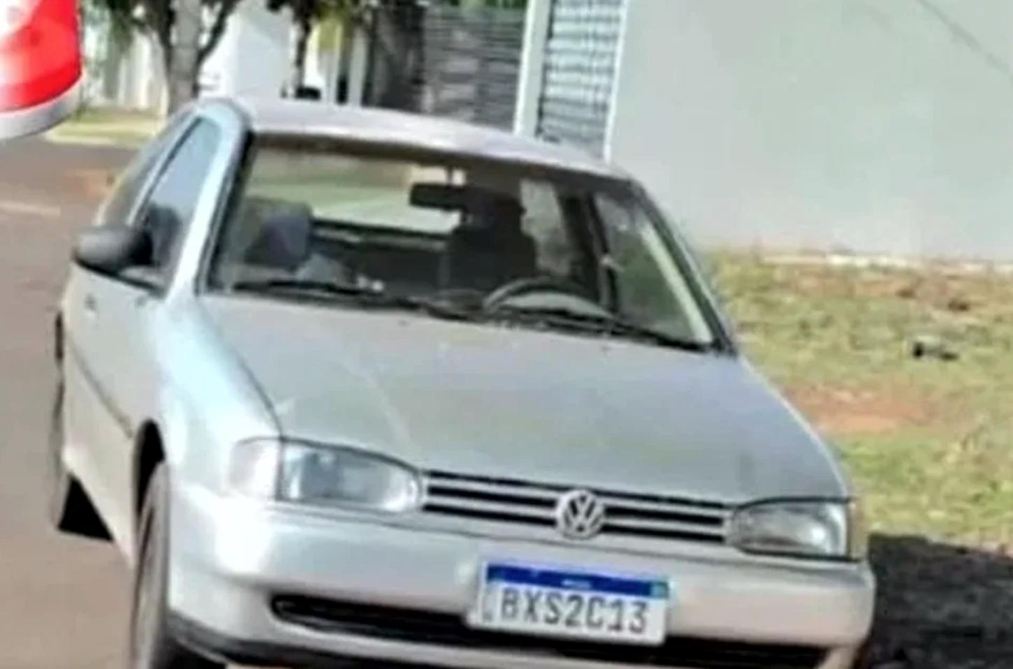 Veículo furtado é encontrado abandonado em área rural de Iporã