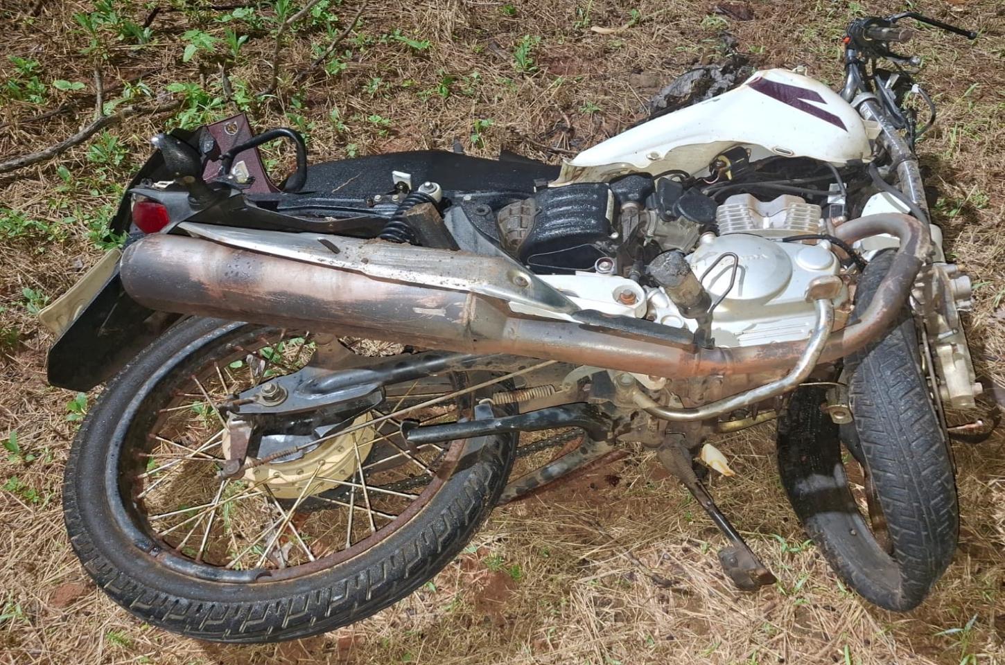 Colisão frontal entre carro e motocicleta deixa jovem gravemente ferido na PRC-272
