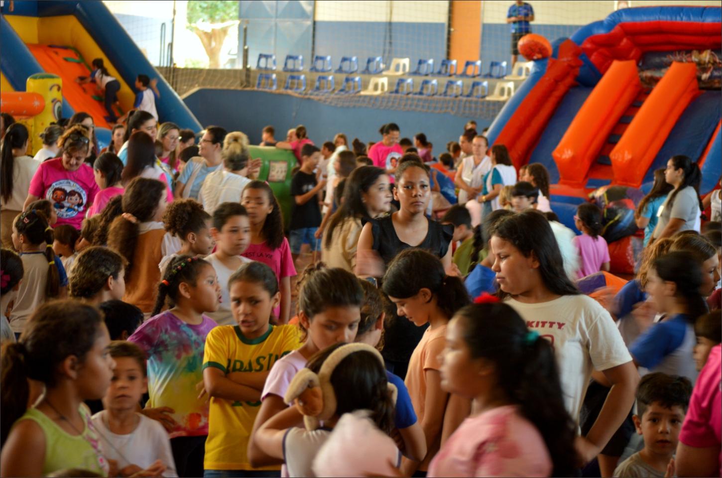 Ginásio de Esportes de Iporã se transforma novamente em um parque de diversão para celebrar o Dia das Crianças