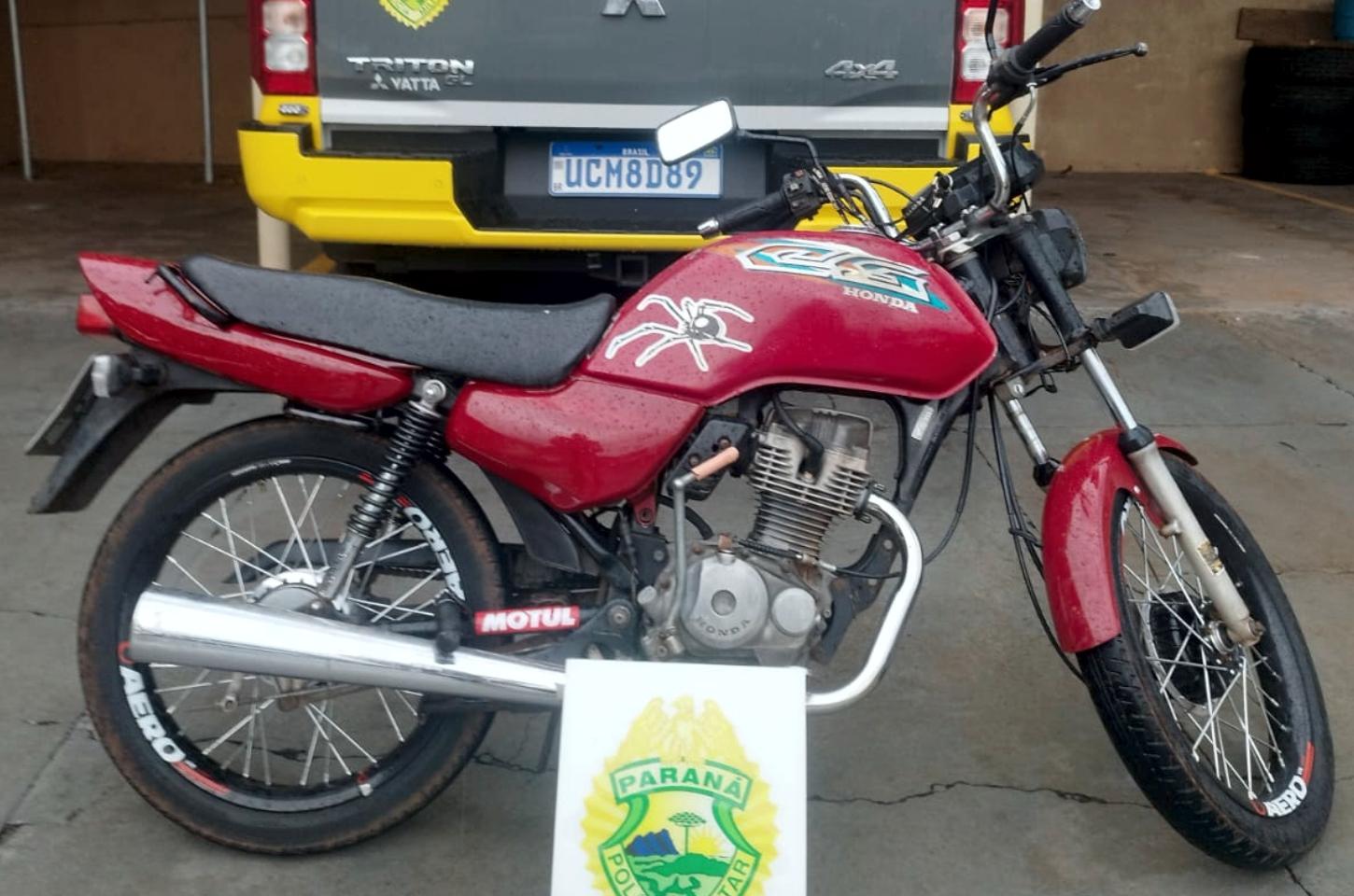 Motocicleta é recolhida após abordagem policial por irregularidades no trânsito